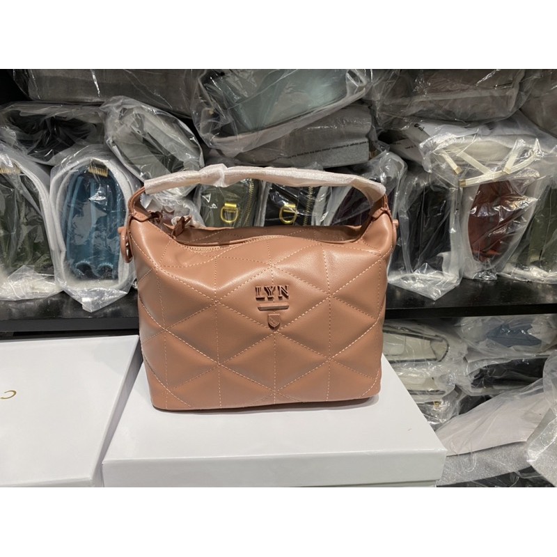𝐓𝐮́𝐢 𝐋𝐲𝐧 tay cầm TRINITY HANDBAGS- 𝐌𝐚̂̃𝐮 𝐦𝐨̛́𝐢