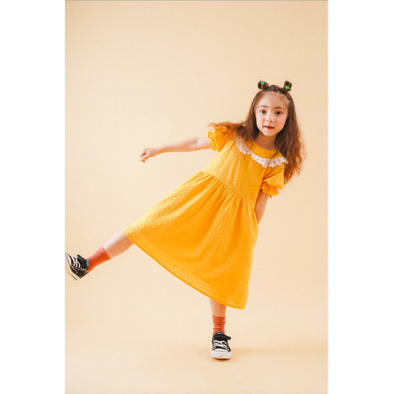 Đầm bé gái thiết kế babydoll cộc tay cổ viền ren Trắng - Pumpkin Dress - Vàng