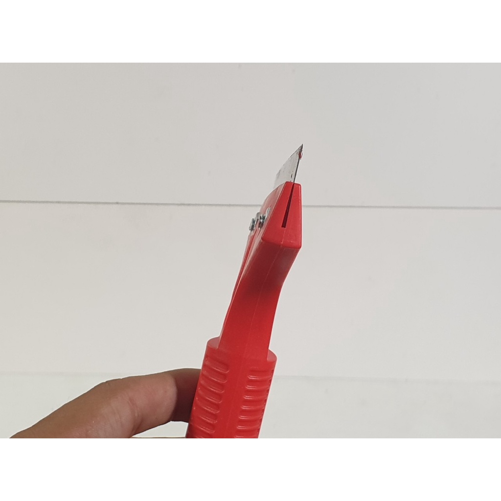 Cây Sủi tường, xi măng có nắp bảo vệ lưỡi dao, có lỗ đút nối thêm cán dài hơn - Đồ gia dụng Hoàng Kim