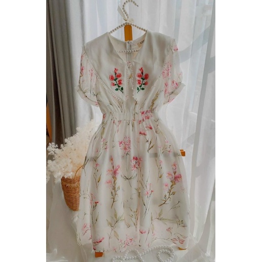 ĐẦM TRẮNG HOA CỔ THÊU