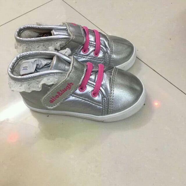 Giầy Bé Chuột 2 đôi 200k
