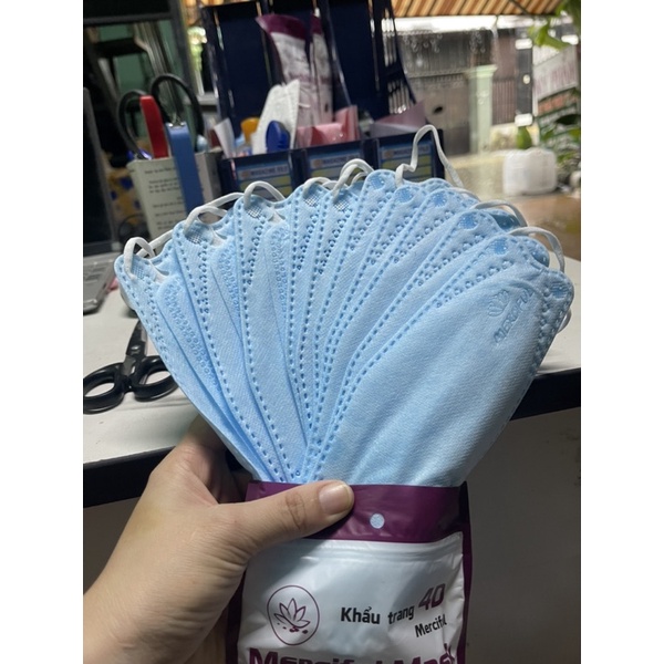 1 thùng 300 chiếc Khẩu Trang Cá 4D Kháng Khuẩn 4 Lớp KF94 Ôm Sát Mặt Lọc Bụi Mịn An Toàn - Merciful- Màu Xanh Dễ Thương