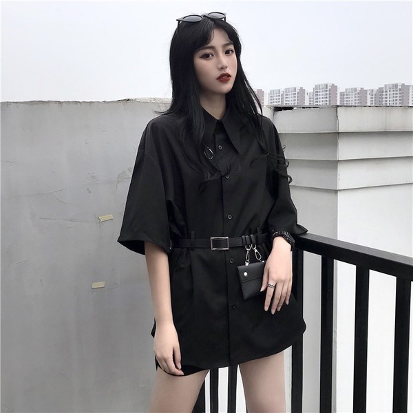 Áo sơ mi nữ SUXI tay ngắn dáng rộng màu đen cá tính