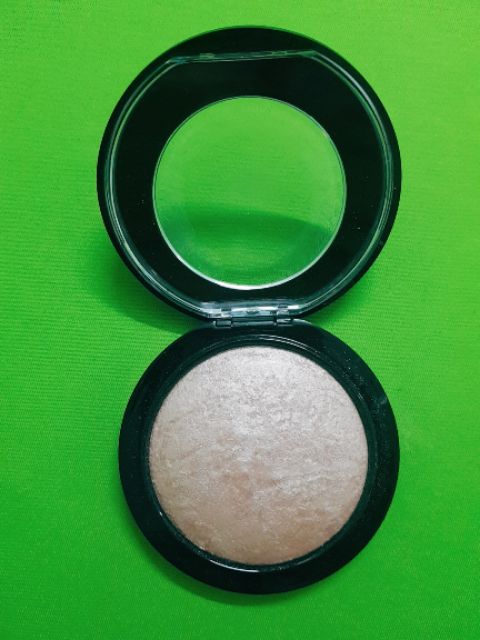 Phấn bắt sáng tạo khối M.A.C | BigBuy360 - bigbuy360.vn