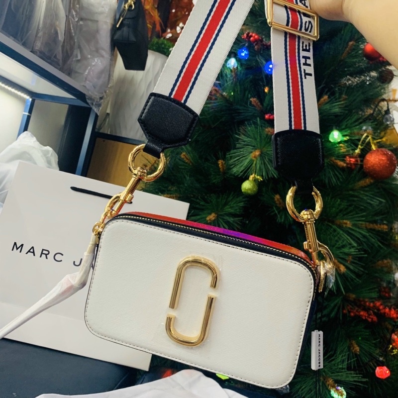 TNS - Túi đeo chéo M.Jz the Marcie Jacobz Crossbody Bag-trắng dây chữ đỏ