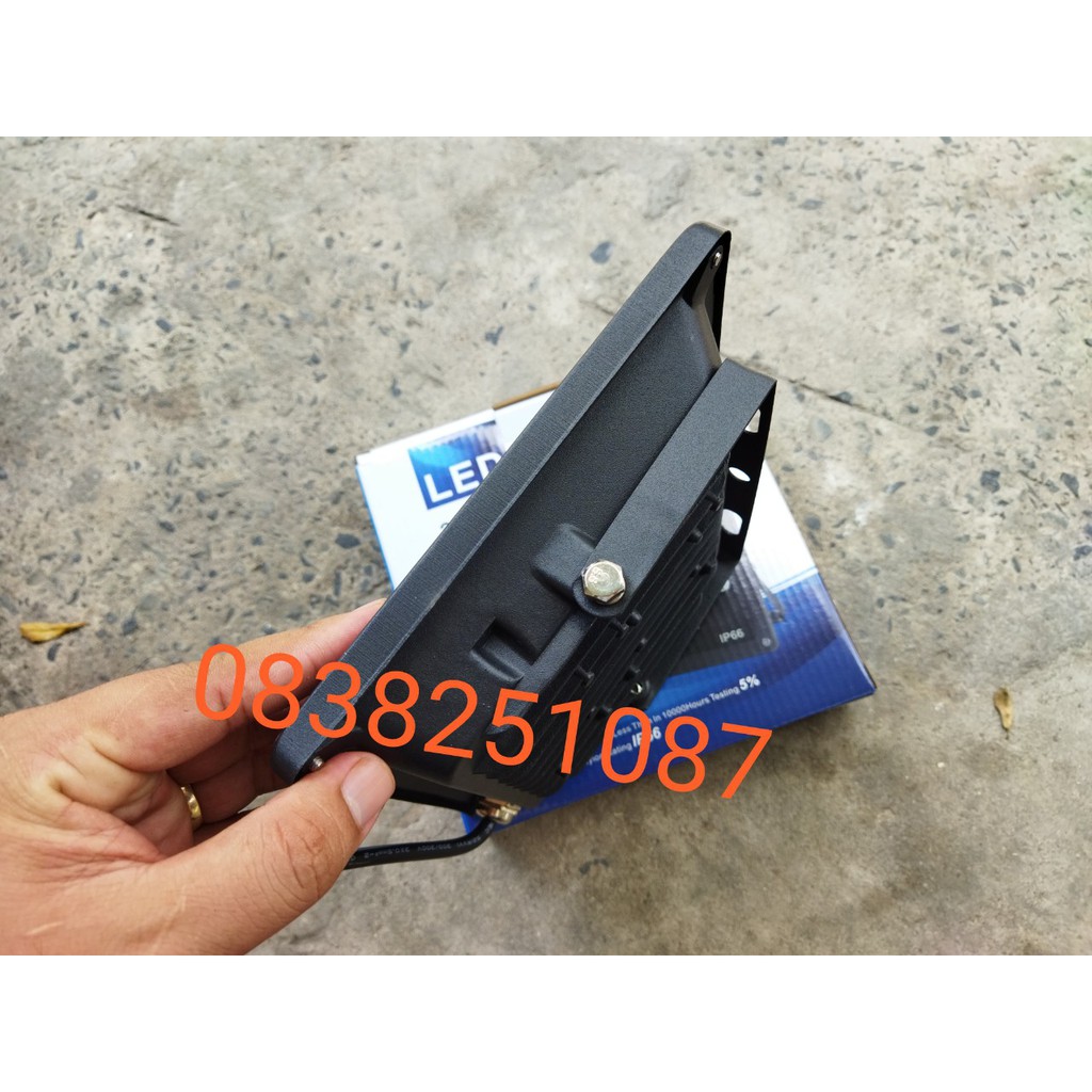 Đèn pha Led 30w dùng chiếu bảng hiệu, sân vườn