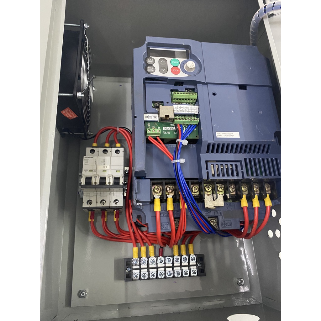 Tủ điện biến tần 5.5kW nguồn 380VAC theo yêu cầu