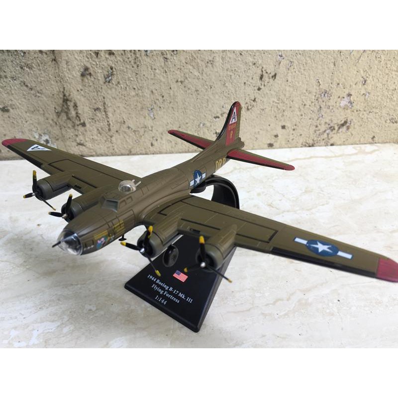 Mô hình Máy bay ném bom B-17D 1:144