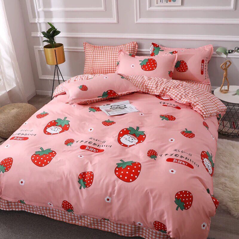 Bộ Vỏ Chăn Ga Gối Cotton Poly- Cô bé dâu tây(KH vui lòng nhắn tin chân đệm)