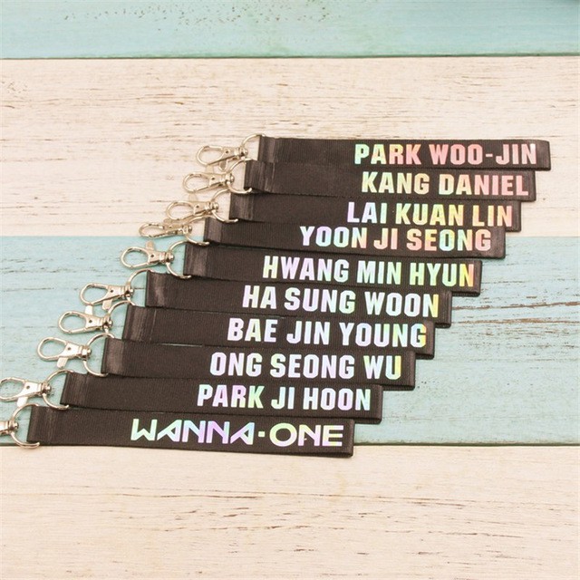 Strap Nametag hologram Wanna One thành viên Móc treo