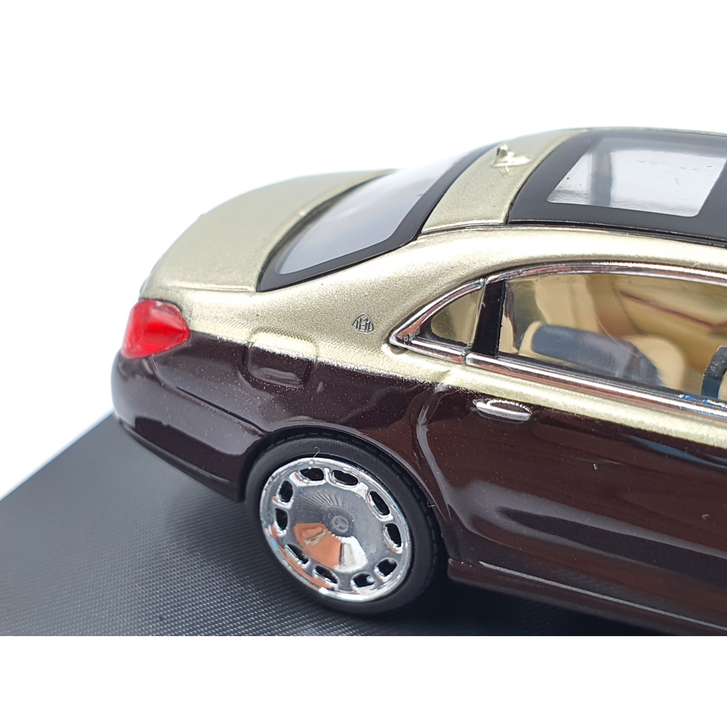 Xe Mô Hình Mercedes-Maybach S-Class 1:64 Master (Vàng Đồng Mui Đen)