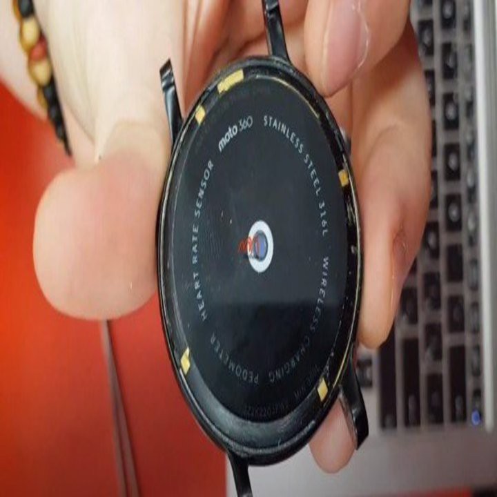 Thay kính lưng đồng hồ Motorola 360 gen 2