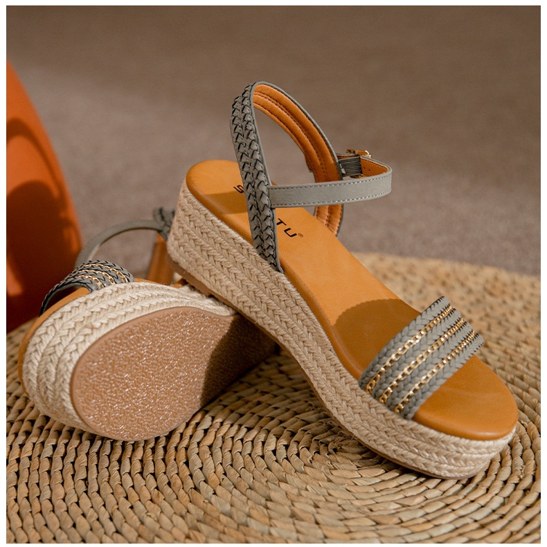 Giày sandal bằng cói đế xuồng thiết kế đơn giản thời trang