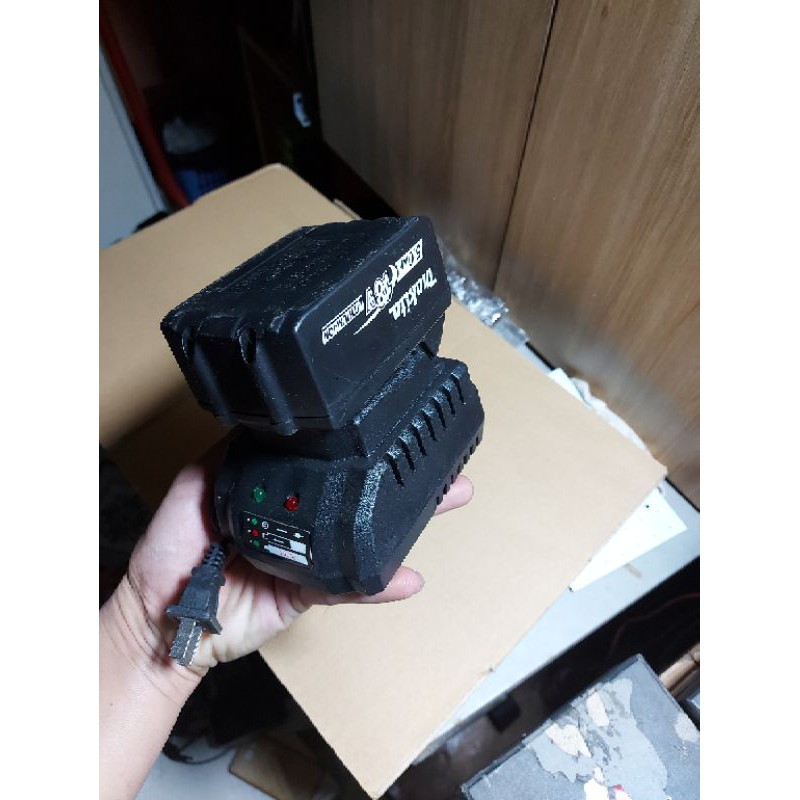 SẠC Bộ Pin Makita 18v ADAPTOR  2Ah 3Ah