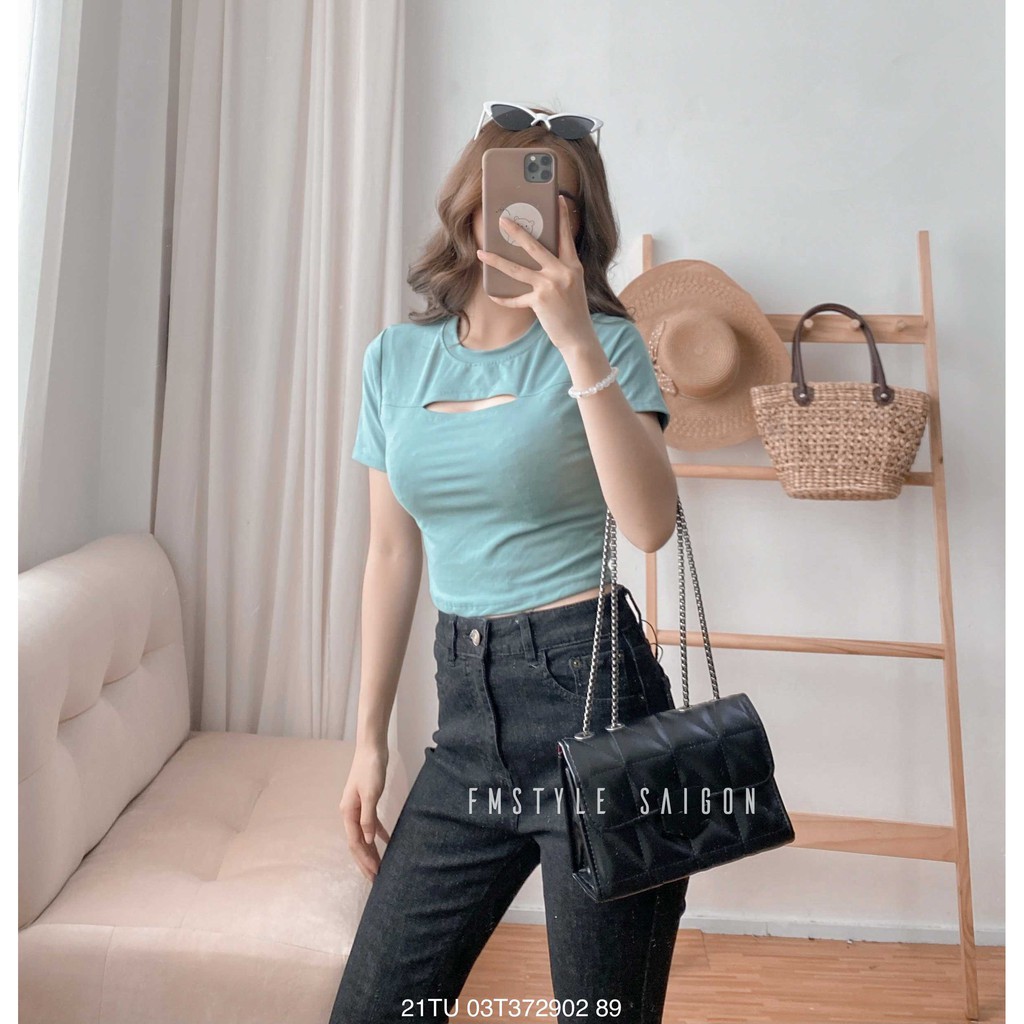 [Mã WASKT410K giảm 10K đơn 50K] Áo thun tay ngắn crop hở ngực ullzang thời trang nữ Fmstyle Saigon 21TU03T372902 | BigBuy360 - bigbuy360.vn