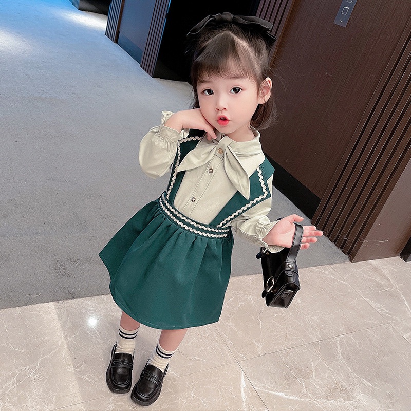 Set áo sơ mi phối chân váy yếm phong cách phương tây xinh xắn cho bé gái