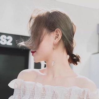 Bông tai cánh hoa dài bất đối xứng