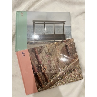 Thẻ ảnh You never walk alone hai màu xanh hồng