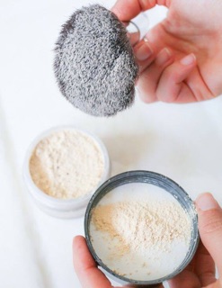 Phấn phủ không màu dạng bột Laura Mercier