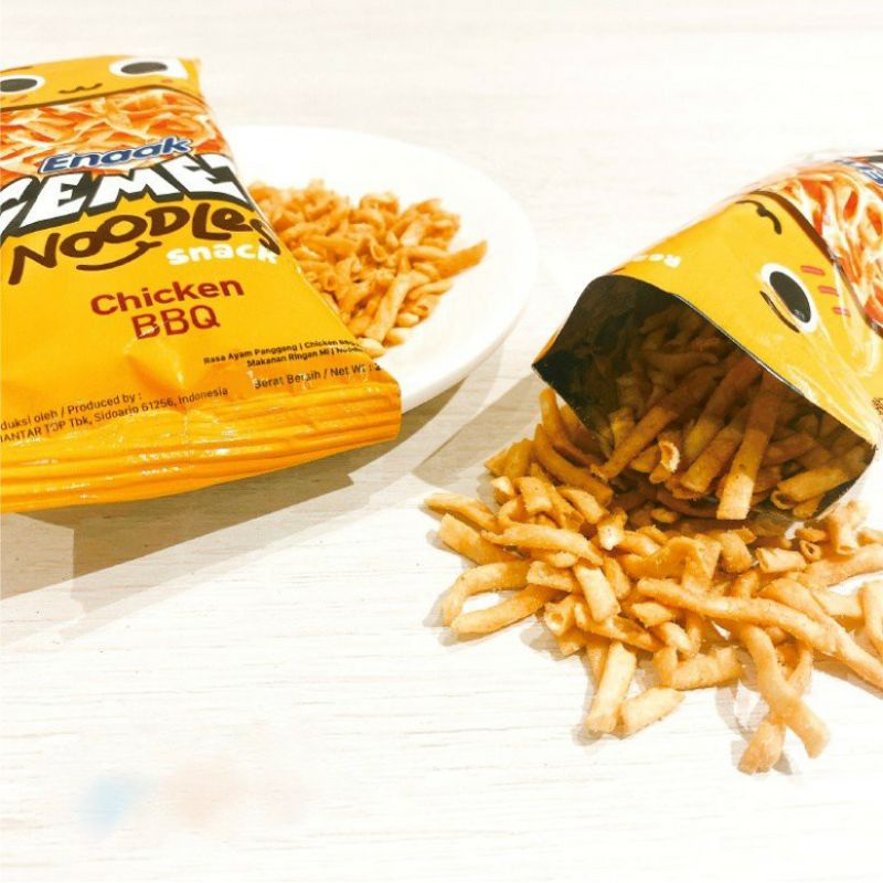 Snack Mì ENAAK Vị Gà  Indonesia 30g [HỘP 24 GÓI] - Snack vụn vị Sườn BBQ