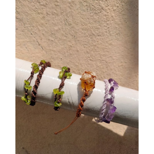 Vòng tay peridot dây nâu