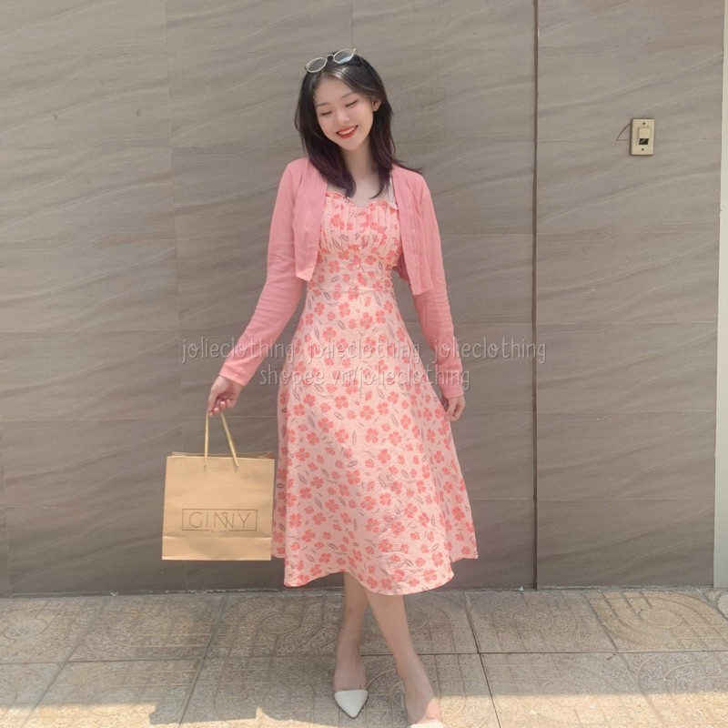 Set váy hai dây midi hoa nhí kèm áo khoác cardigan vàng dịu dàng, xinh xắn