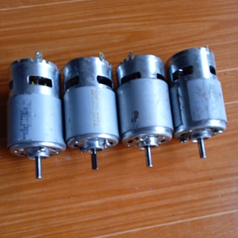 Moto775 đẹp khỏe hàng mới nhập... giá rẻ kèm ốc chạy êm ru 12V.DC