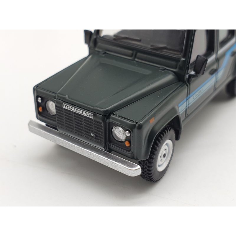 Xe Mô Hình Land Rover Defender 1985 County Station Wagon Grey RHD 1:64 Mini GT (Đen)