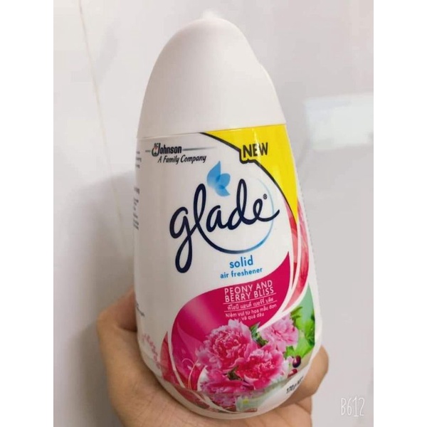 Sáp Thơm Dạng Đặc Glade 170G Hương Hoa Mẫu Đơn Và Dâu Tây