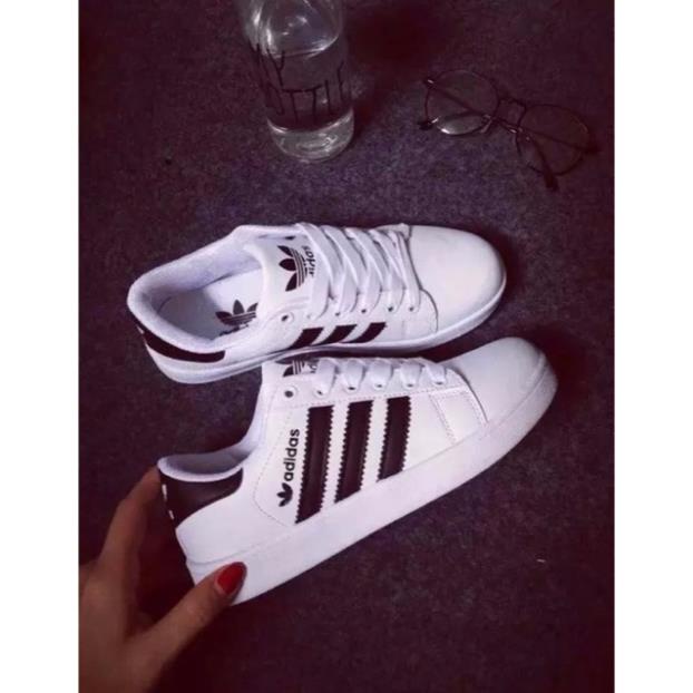 Giày Adidas sọc đen * `