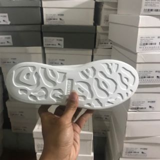 Giày Mc queen cao cấp gót đen nhung