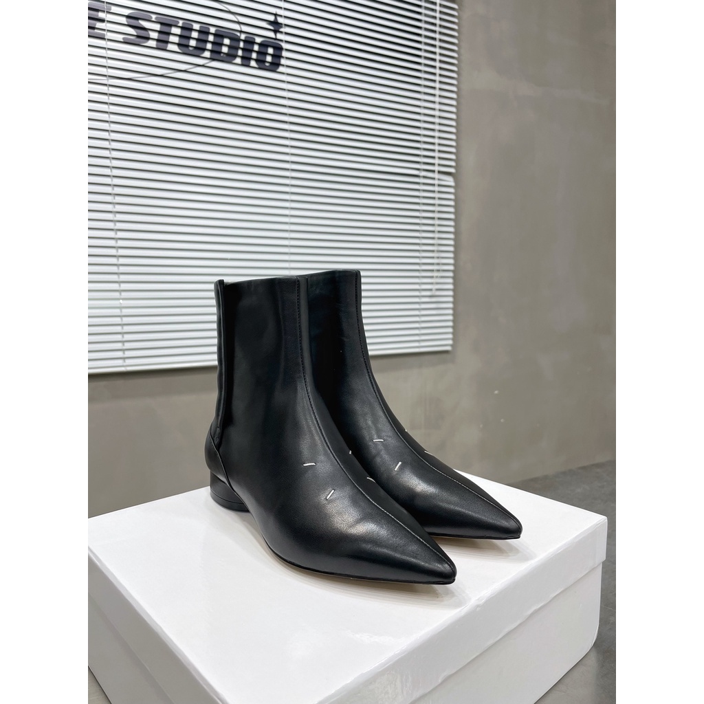 Boot nữ mũi nhọn thanh lịch Maison Margiela da thật với lớp lót bông ấm áp