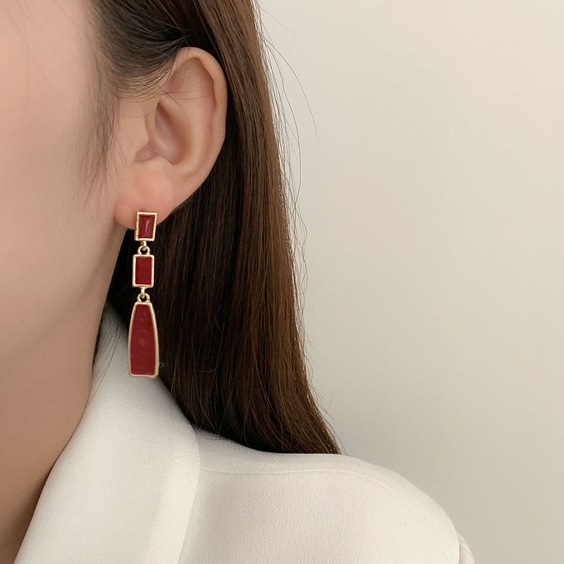 Bông tai tùy chọn kiểu dáng và màu sắc phong cách retro