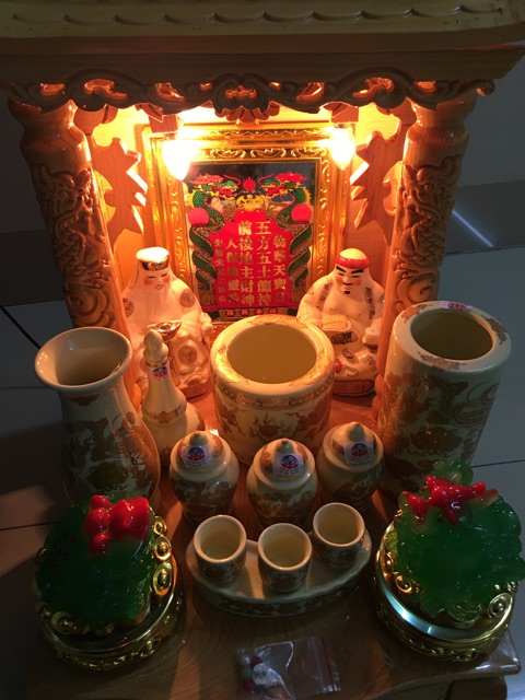 Bộ Đồ Sứ Cho Bàn Thờ Thần Tài