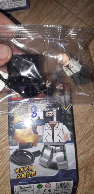 Lắp ráp 1 hộp LegoBattle 0822 có nhiều chi tiết bằng nhựa ABS