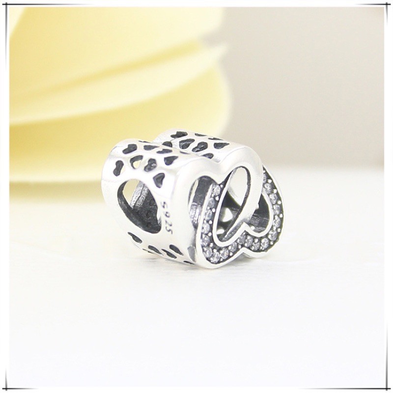 charm pan xỏ ngang 2 trái tim đính đá bạc s925