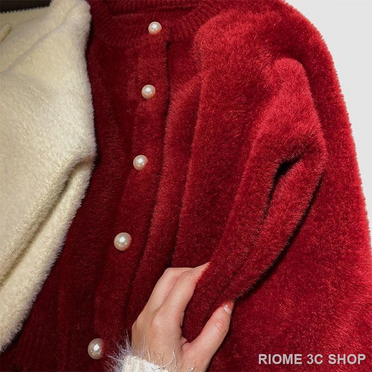 Áo khoác cardigan dáng rộng phối nút ngọc trai màu đỏ xinh xắn cho nữ | BigBuy360 - bigbuy360.vn