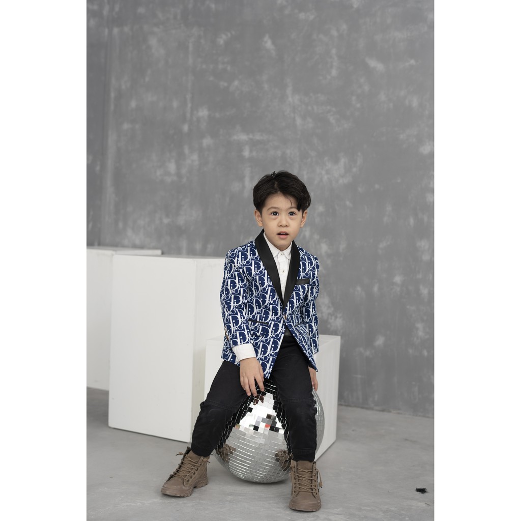 Áo blazer màu xanh họa tiết Di.o.rr