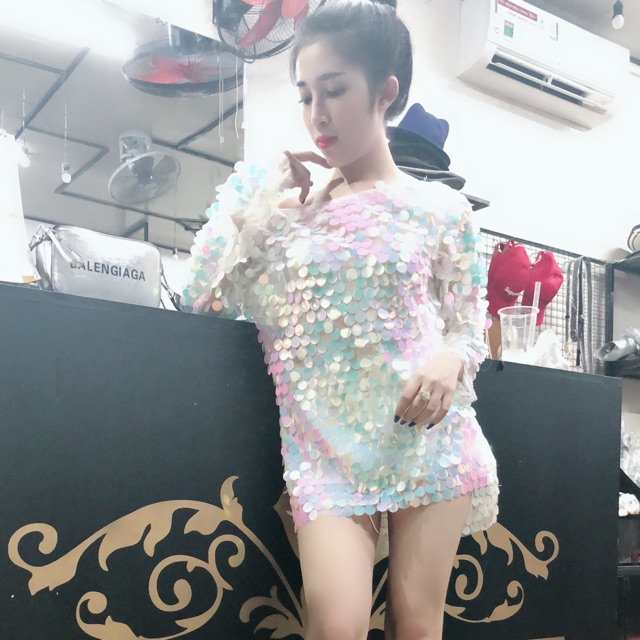 Áo From Dài Vảy Cá Lấp Lánh Bích Phương