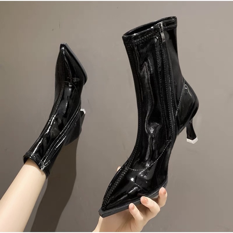 Boots da bóng mũi nhọn đế đúp gót nhọn