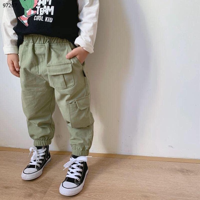 Quần kaki bé trai túi hộp
