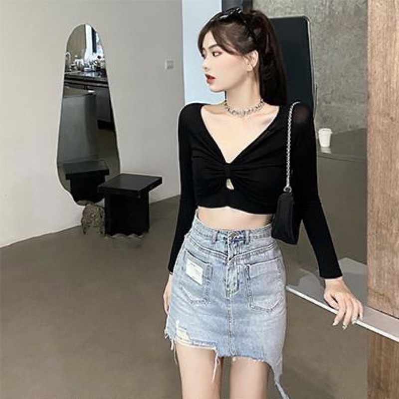 Áo Croptop Dệt Kim Tay Dài Cổ Chữ V Màu Đen