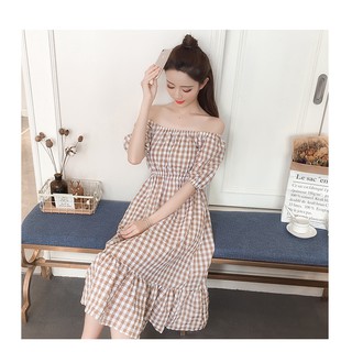 Váy kẻ caro trễ vai