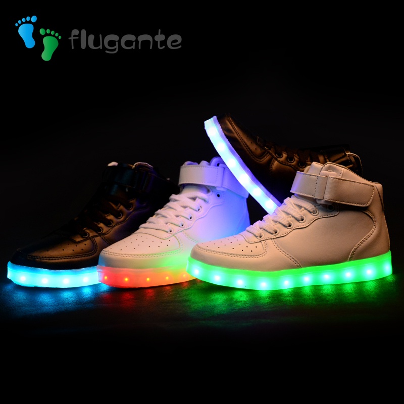 Giày sneaker nam cổ cao size lớn 35-46 có đèn LED thời trang