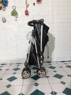 Xe đẩy 2 chiều Combi Bonito