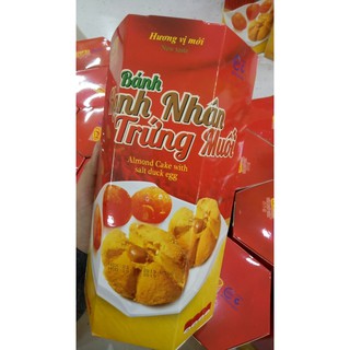 Bánh hạnh nhân trứng muối