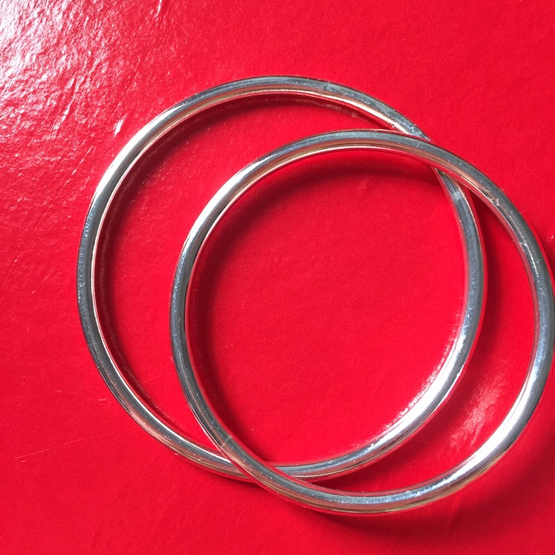Vòng tay bạc loại đặc
