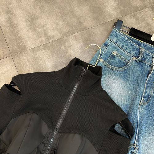 In the spring of 2022, the collar shoulder-exposed long sleeve pocket bag is decorated with drawstring and cool street shirts.