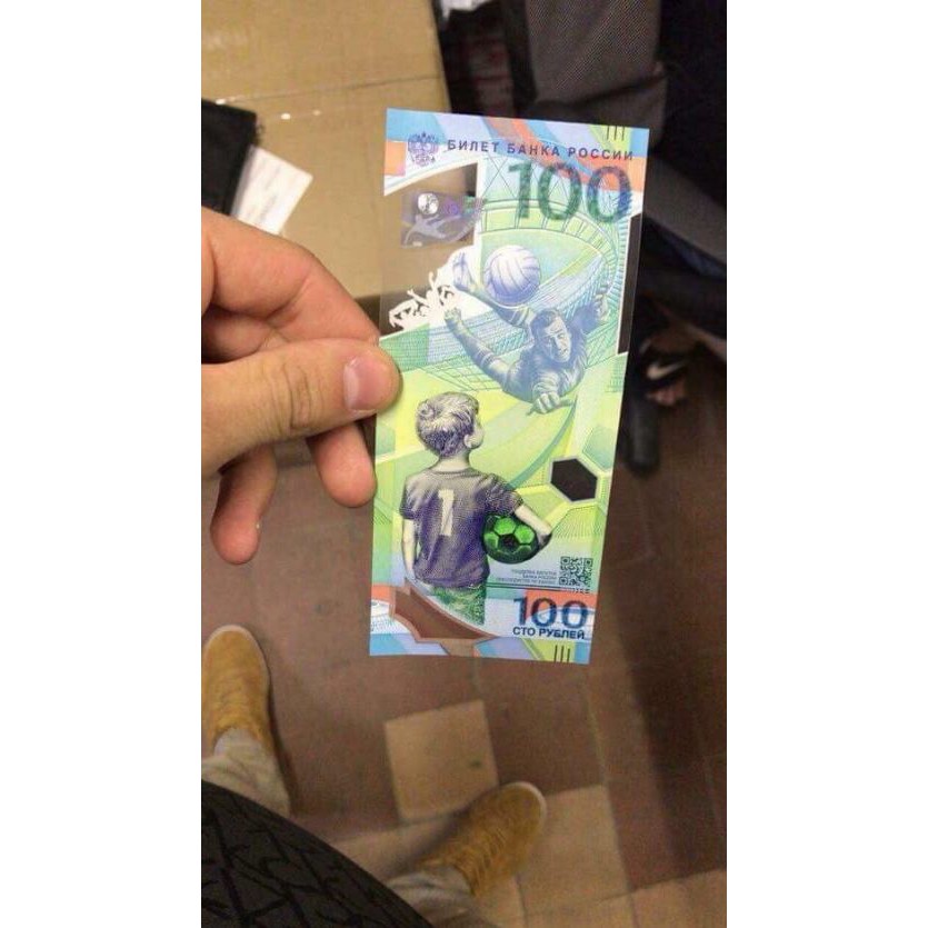 Tiền wc 100 rub Nga