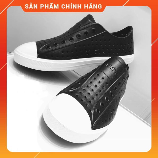 Giày nhựa Native đen trắng